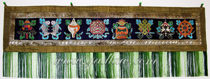 Eight Auspicious Signs on A Silk Banner
